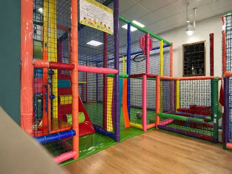 Zona de juegos con tobogán de Ohana Eventos Valladolid